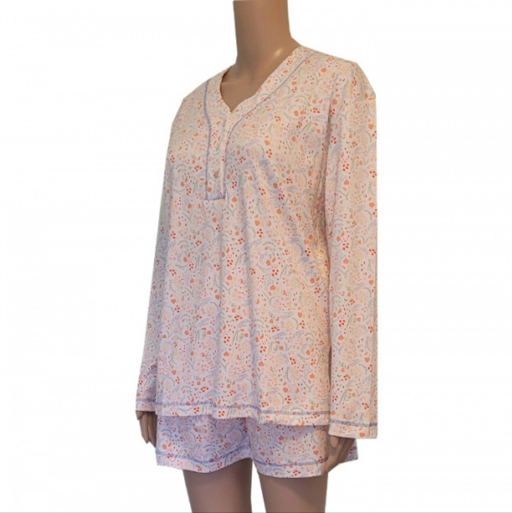 Vivianne, shorts and long sleeve top, multicolor flowers print.
